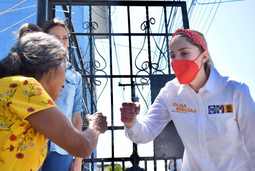 OLGA MACíAS CONTRIBUIRá A MEJORAR CALIDAD DE VIDA DE RESIDENTES DEL DISTRITO 9