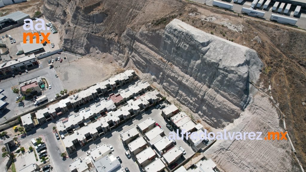 ESPECIALISTA EN GEOTECNIA APOYA EN ANáLISIS DEL DERRUMBE DE ALTITUD 58