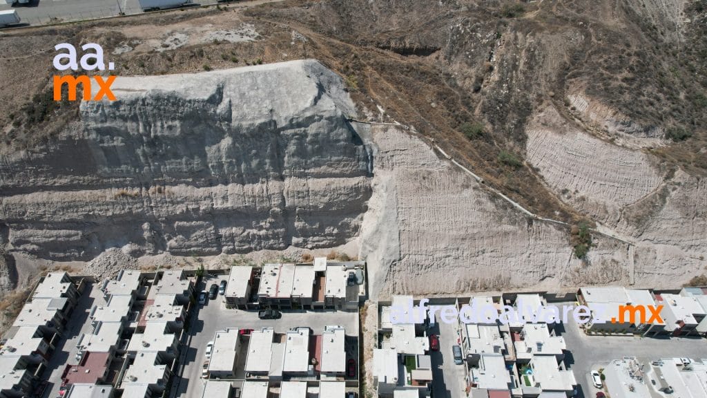 ESPECIALISTA EN GEOTECNIA APOYA EN ANáLISIS DEL DERRUMBE DE ALTITUD 58