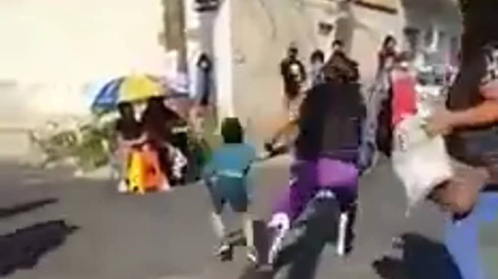 DETIENEN A LUCHADOR, EL VIKINGO POR AZOTAR A NIñO QUE QUERíA ABRAZARLO