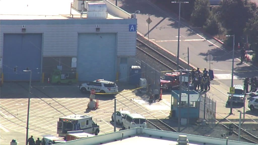 TIROTEO EN CALIFORNIA DEJA AL MENOS 9 MUERTOS TIROTEO EN CALIFORNIA DEJA AL MENOS 9 MUERTOS