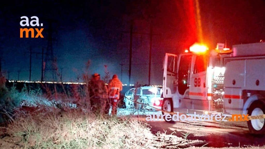 HALLAN VEHíCULO EN LLAMAS TENíA CUERPOS AL INTERIOR