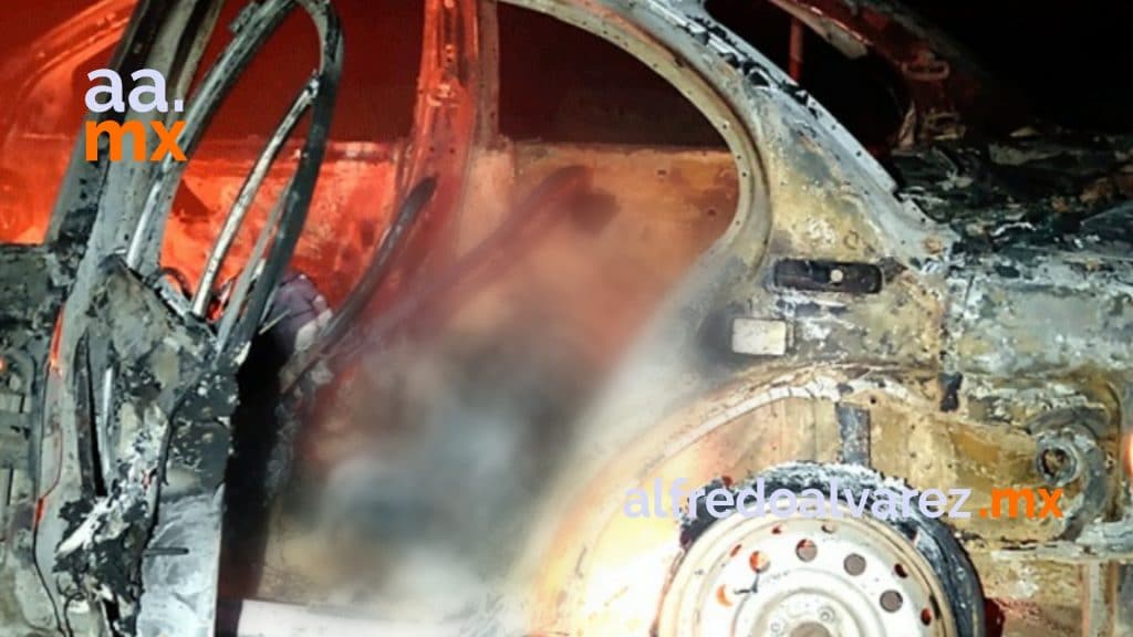 HALLAN VEHíCULO EN LLAMAS TENíA CUERPOS AL INTERIOR