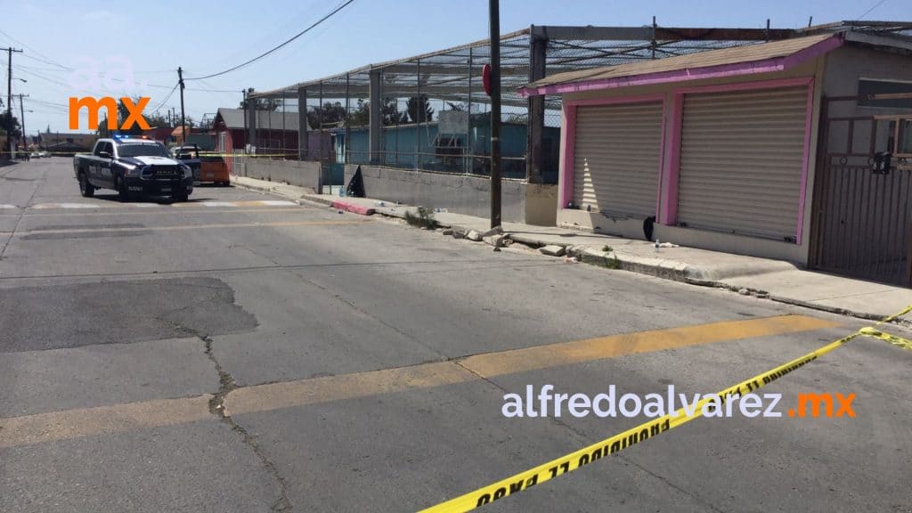 BALEAN A DOS JóVENES EN LOS ALTOS