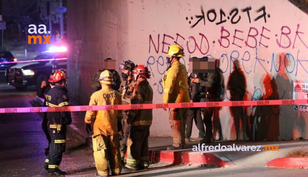 MUERE AL CAER DE PUENTE; IBA A EXCESO DE VELOCIDAD