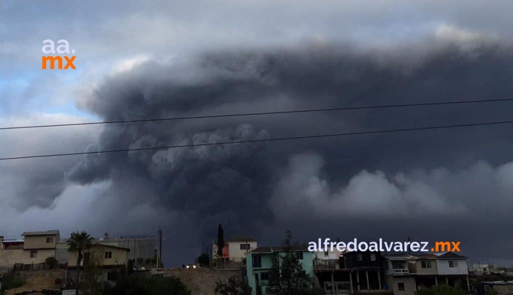 VIDEO: SE INCENDIA RECICLADORA EN TIJUANA VIDEO: SE INCENDIA RECICLADORA EN TIJUANA