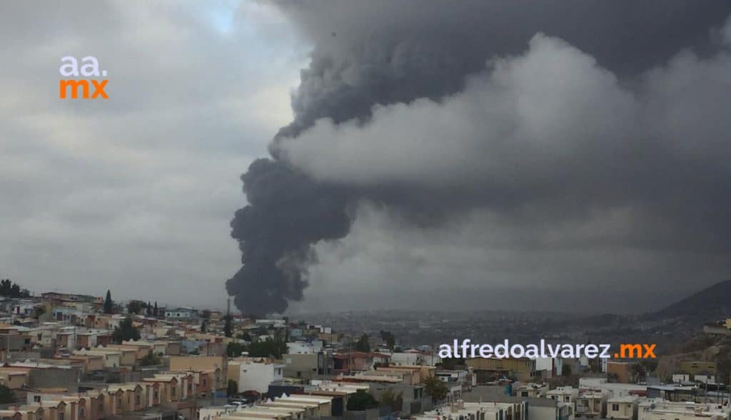 VIDEO: SE INCENDIA RECICLADORA EN TIJUANA VIDEO: SE INCENDIA RECICLADORA EN TIJUANA