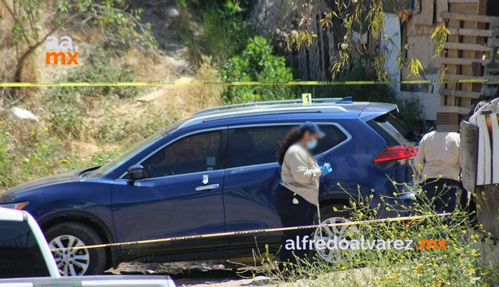 MUJER ES ENCONTRADA SIN VIDA EN SU AUTO