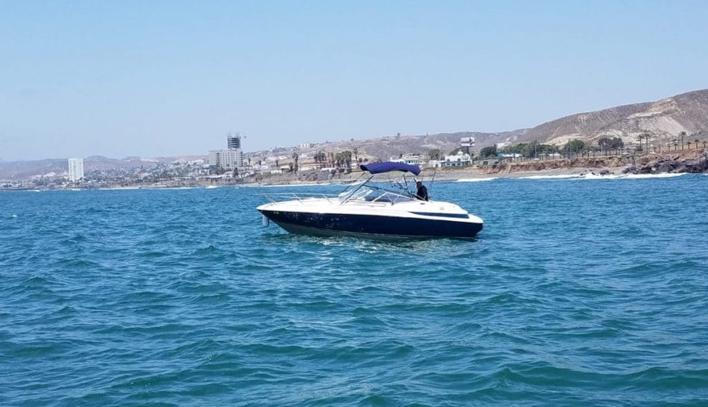 RESCATAN A DOS TRIPULANTES EN EMBARCACIóN A LA DERIVA