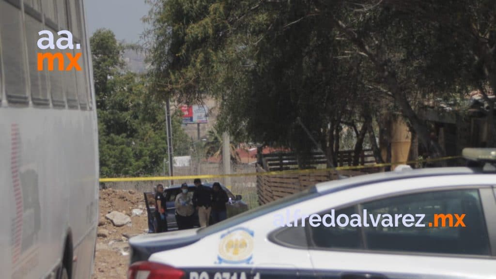 MUJER ES ENCONTRADA SIN VIDA EN SU AUTO