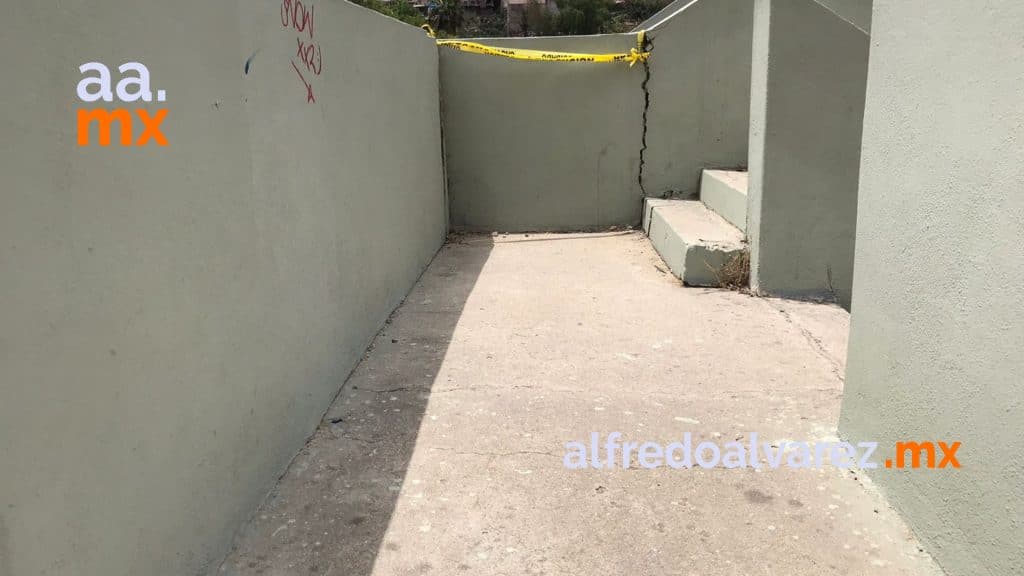 PUENTE PEATONAL DESTROZADO PUENTE PEATONAL DESTROZADO