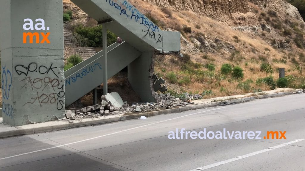 PUENTE PEATONAL DESTROZADO PUENTE PEATONAL DESTROZADO
