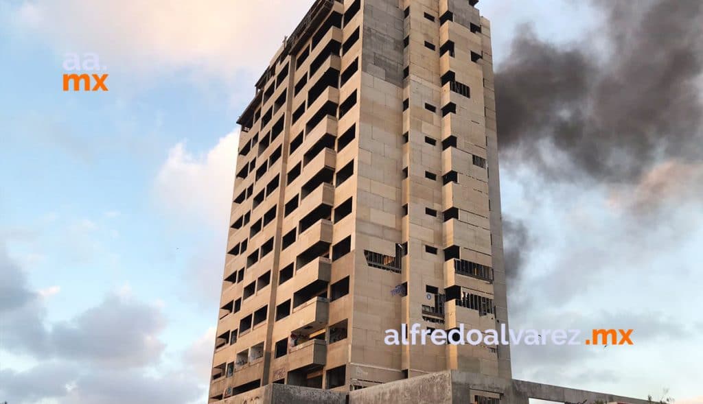 SE INCENDIA EDIFICIO EN CONSTRUCCIóN