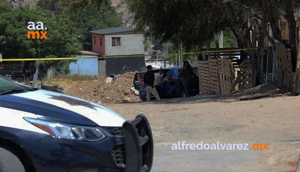 MUJER ES ENCONTRADA SIN VIDA EN SU AUTO
