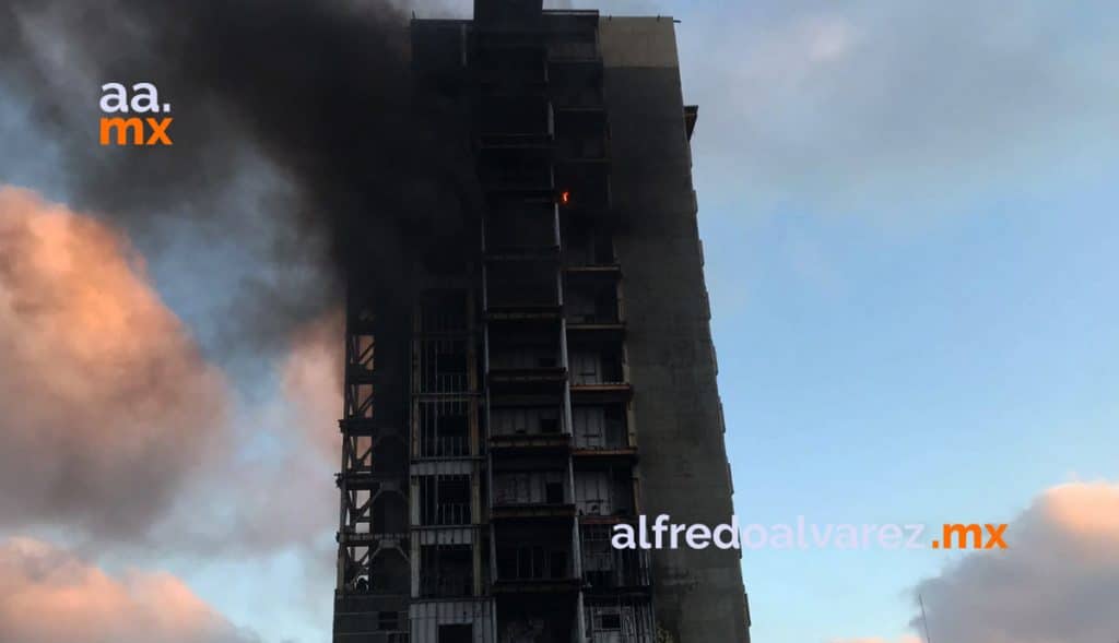 SE INCENDIA EDIFICIO EN CONSTRUCCIóN