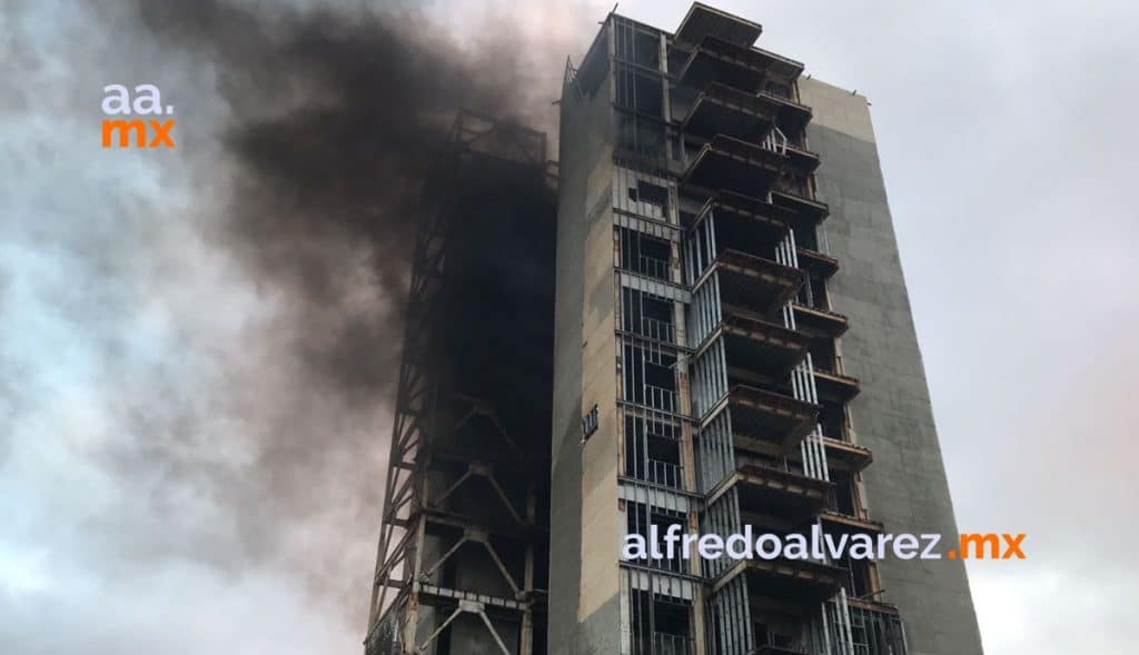 SE INCENDIA EDIFICIO EN CONSTRUCCIóN