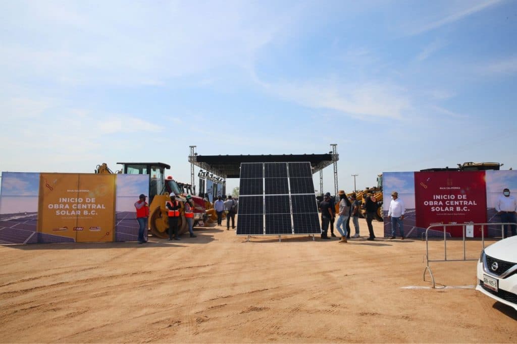 RUIZ ACUDE A COLOCACIóN DE LA PRIMERA PIEDRA DE PLANTA FOTOVOLTAICA EN BC
