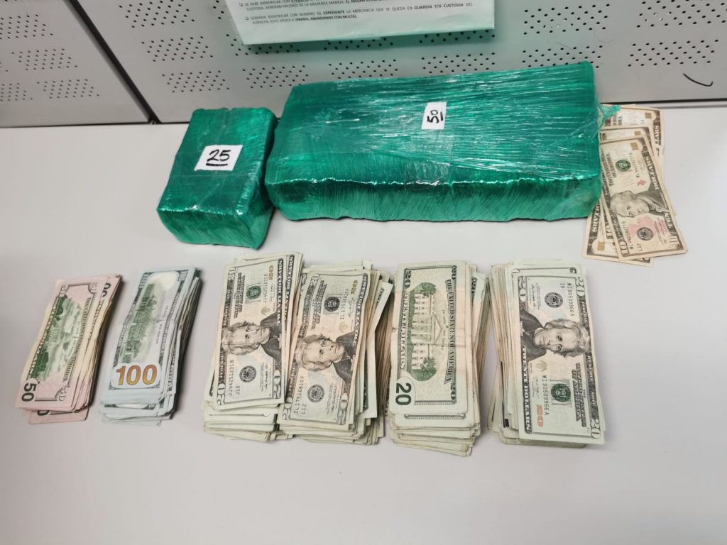 CAE MUJER CON 122 MIL DóLARES SIN DECLARAR EN CRUCE FRONTERIZO