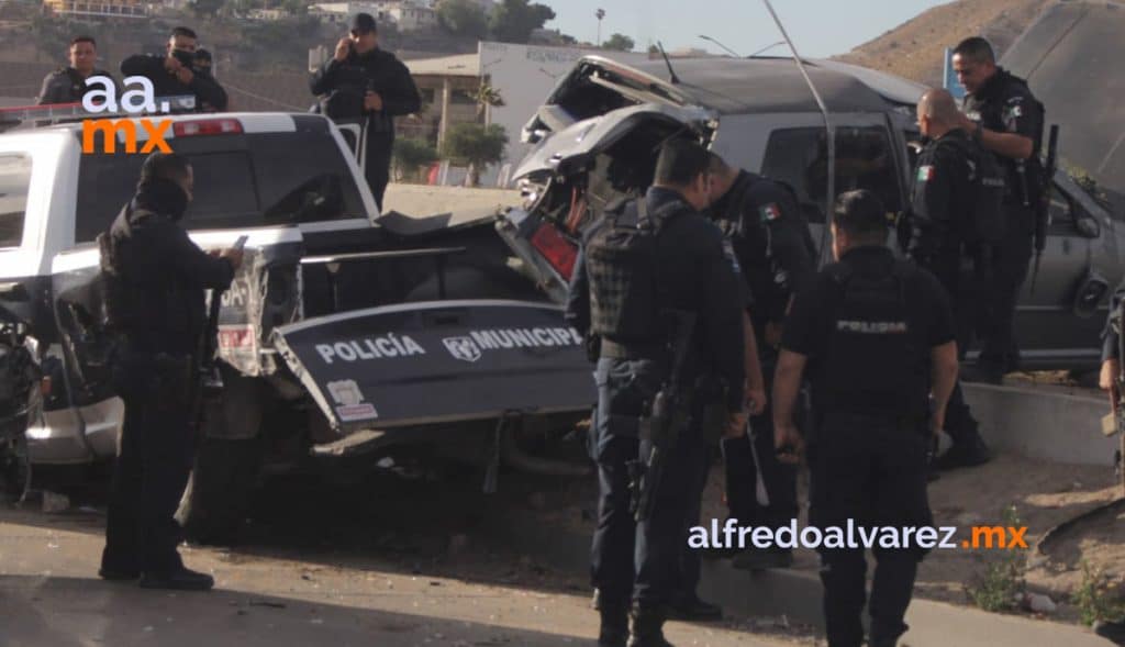 PERSECUCIóN TERMINA EN CHOQUE Y VOLCADURA; UN POLICíA HERIDO PERSECUCIóN TERMINA EN CHOQUE Y VOLCADURA; UN POLICíA HERIDO