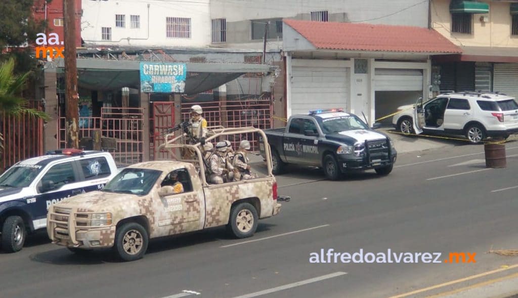 AUTORIDADES RESGUARDAN DOMICILIO CON PRESUNTA DROGA