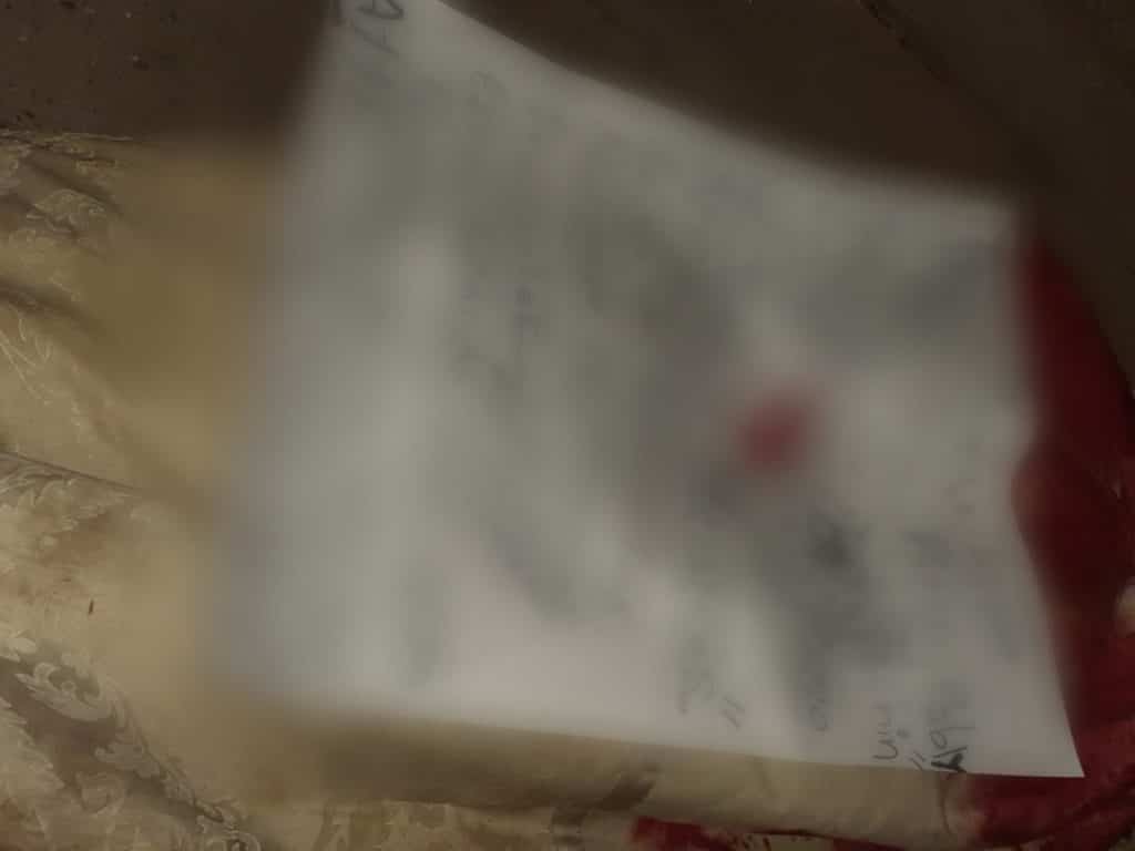 DEJAN CADáVER CON MENSAJE CLAVADO