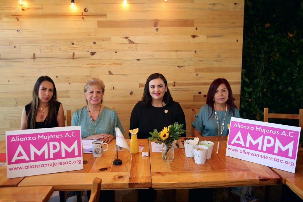 RECONOCE ALIANZA POR MUJERES A KARLA RUIZ COMO MUJER DE éXITO