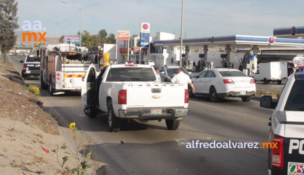 PERSECUCIóN TERMINA EN CHOQUE Y VOLCADURA; UN POLICíA HERIDO PERSECUCIóN TERMINA EN CHOQUE Y VOLCADURA; UN POLICíA HERIDO