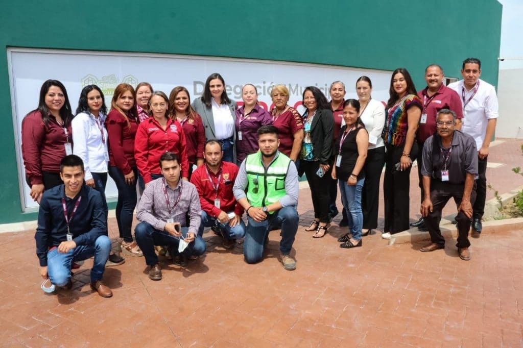 KARLA RUIZ ATIENDE A RESIDENTES DE LA DELEGACIóN CERRO COLORADO