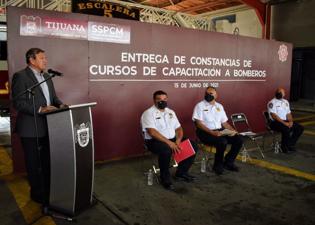 RECONOCE AYUNTAMIENTO DE TJ A BOMBEROS POR CURSOS DE CAPACITACIóN