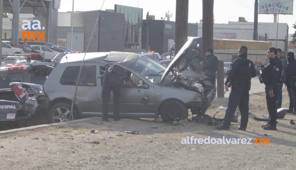 PERSECUCIóN TERMINA EN CHOQUE Y VOLCADURA; UN POLICíA HERIDO PERSECUCIóN TERMINA EN CHOQUE Y VOLCADURA; UN POLICíA HERIDO