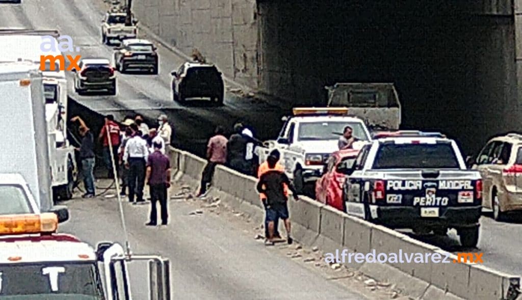 TRáILER SE QUEDA SIN FRENOS Y PROVOCA CARAMBOLA