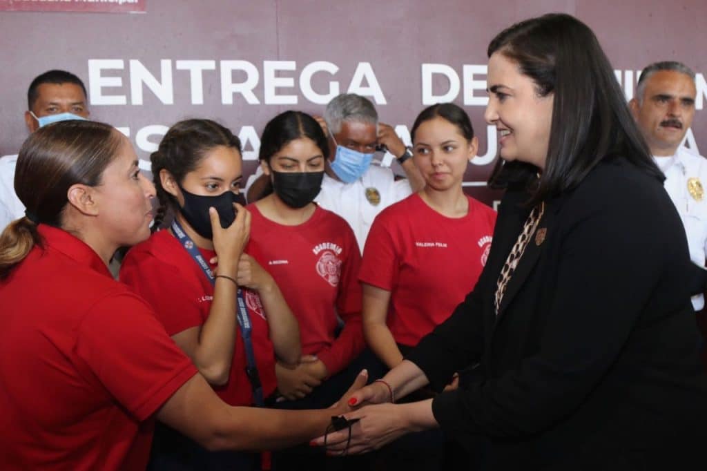 AYUNTAMIENTO DE TIJUANA ENTREGA EQUIPO DE RESCATE ACUáTICO A BOMBEROS