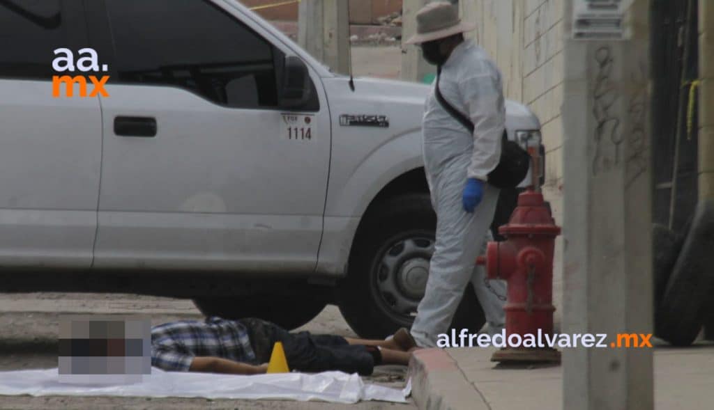 4 ASESINADOS CON ARMA DE FUEGO 4 ASESINADOS CON ARMA DE FUEGO