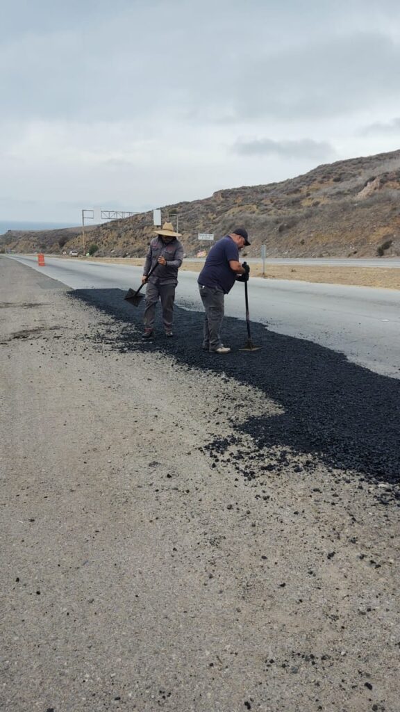 COLOCAN SEñALAMIENTOS Y REDUCTORES EN ENTRONQUE CORREDOR 2000 Y POPOTLA COLOCAN SEñALAMIENTOS Y REDUCTORES EN ENTRONQUE CORREDOR 2000 Y POPOTLA