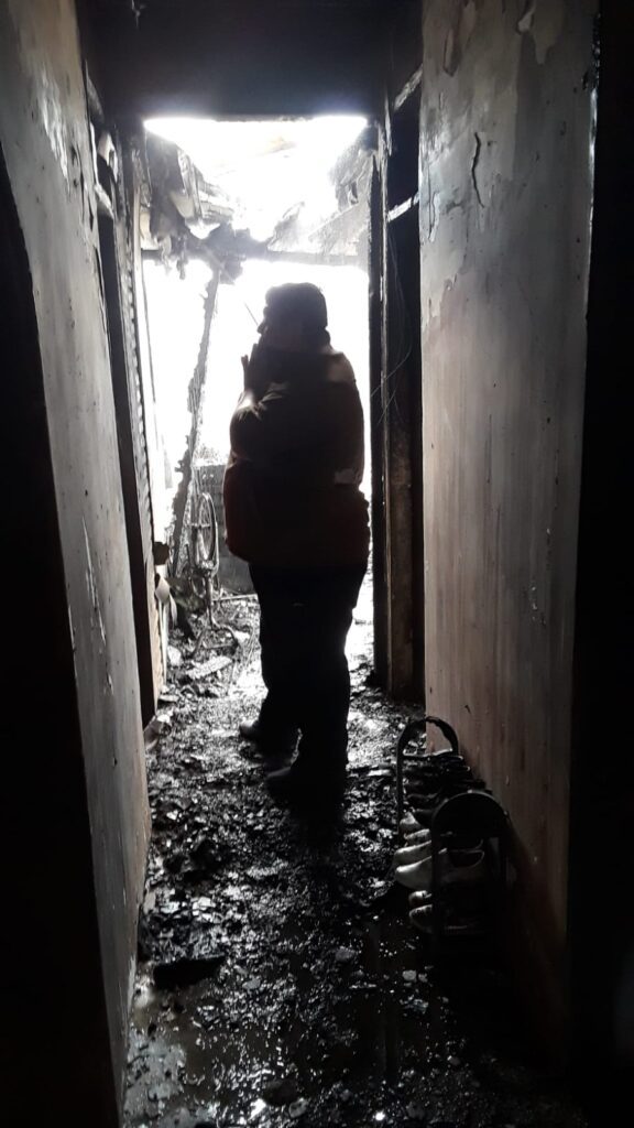 TRES FAMILIAS PIERDEN PATRIMONIO EN INCENDIO TRES FAMILIAS PIERDEN PATRIMONIO EN INCENDIO