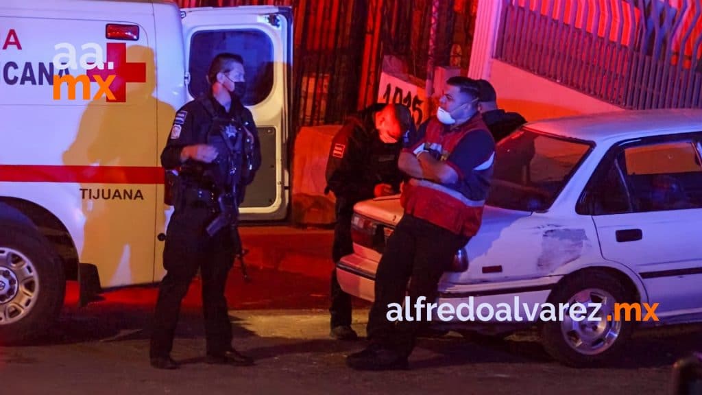 BALEAN A CONDUCTOR DESDE AUTO EN MOVIMIENTO