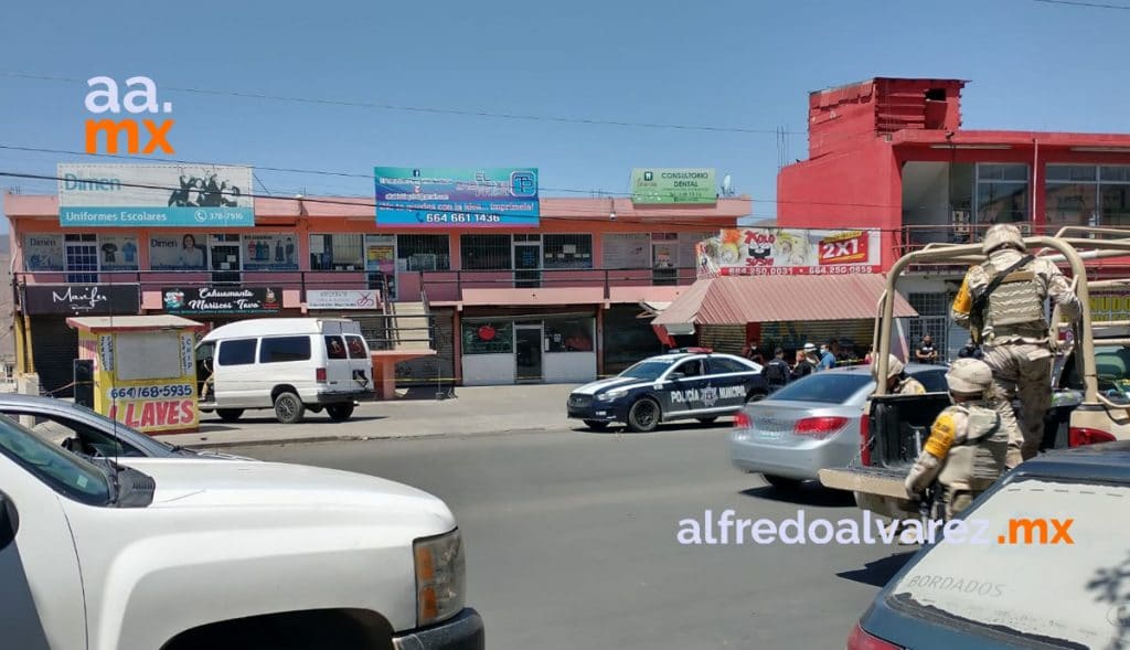 ASESINAN A JOVEN EN ESTACIONAMIENTO DE PLAZA