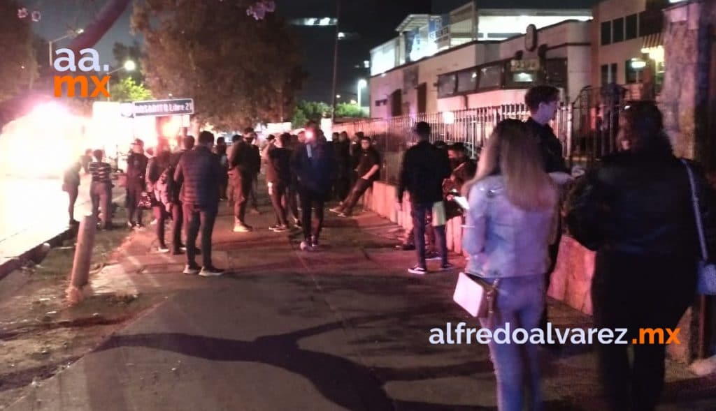 SE INCENDIA BAR EN TIJUANA; ESTRUCTURA COLAPSA