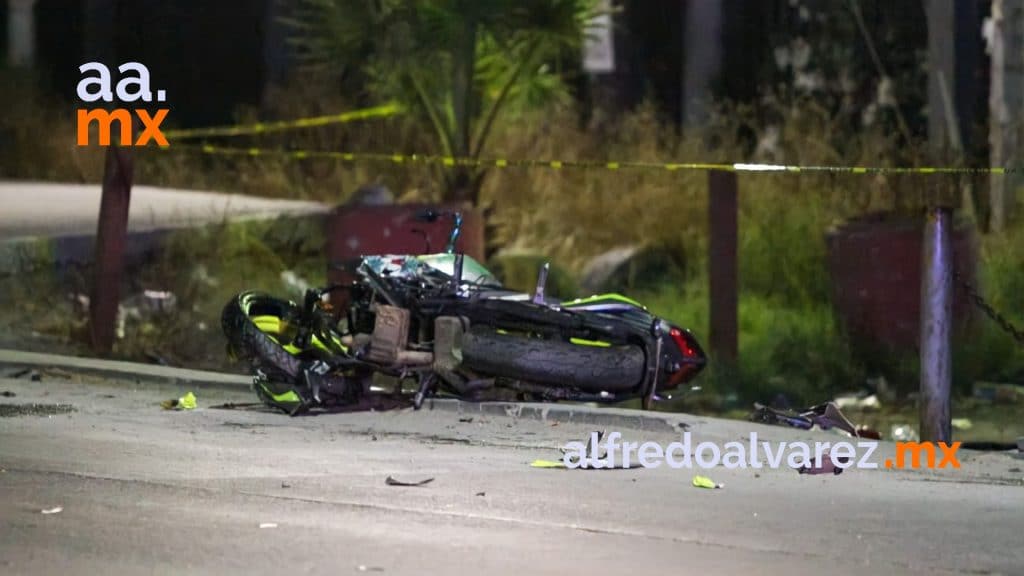 CHOCA MOTOCICLETA, MUERE JOVENCITA; CONDUCTOR GRAVE