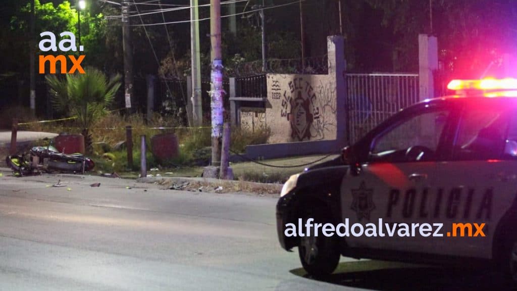CHOCA MOTOCICLETA, MUERE JOVENCITA; CONDUCTOR GRAVE