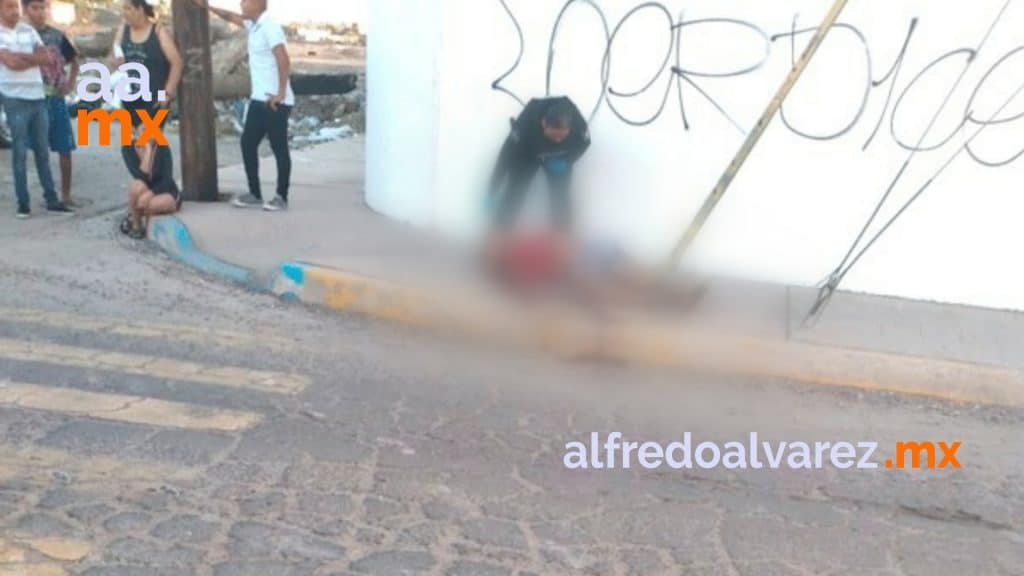 MOTOCICLISTA MUERE AL IMPACTARSE CON UNA BARDA