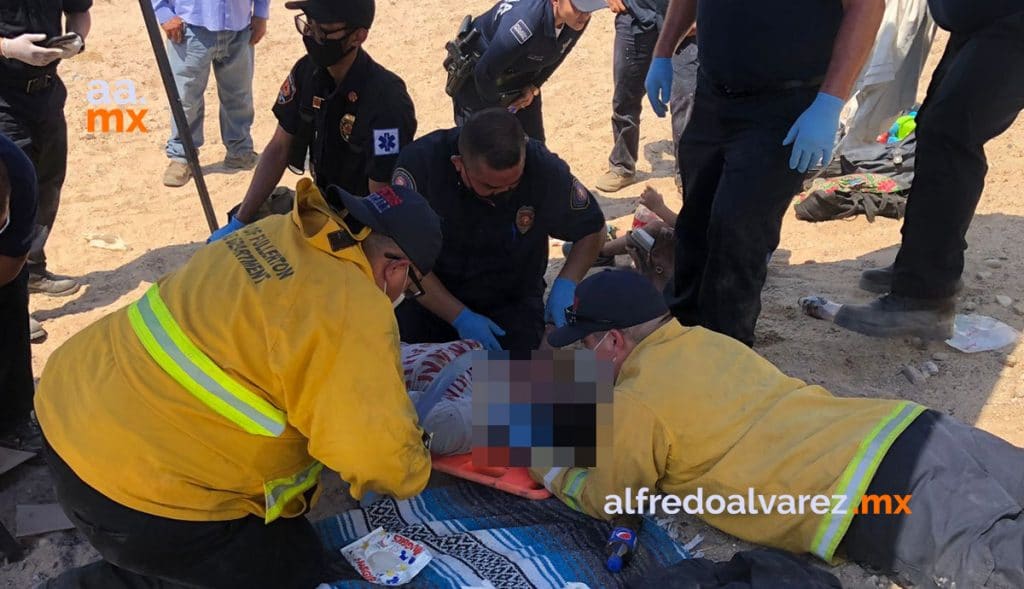 FALLECE AUTOMOVILISTA TRAS VOLCADURA; HAY 2 MENORES LESIONADOS