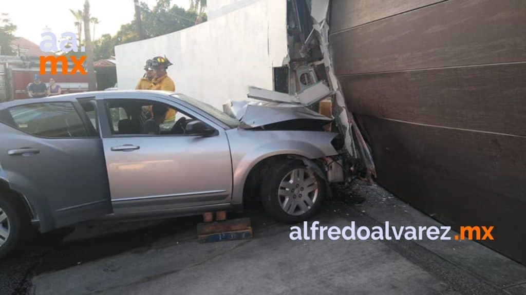 CONDUCTOR SE ESTAMPA CON VIVIENDA