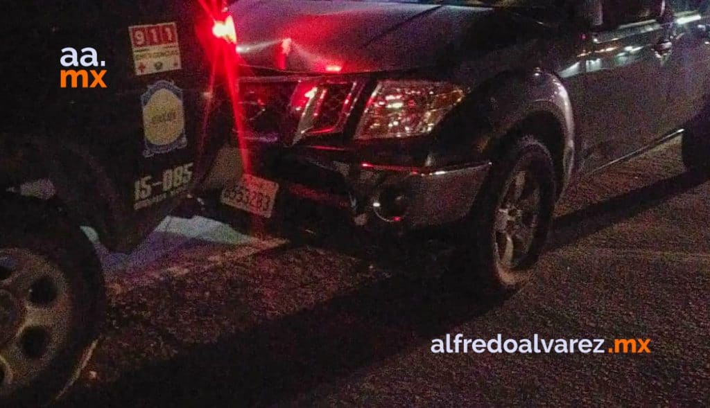 CHOCA POSTE Y DEJA SU PICK UP ABANDONADA