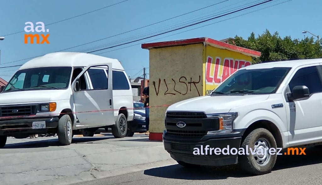 ASESINAN A JOVEN EN ESTACIONAMIENTO DE PLAZA
