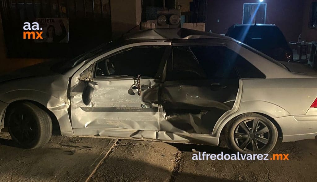 LLEGA A CASA DE SU PAREJA SENTIMENTAL Y HALLA AL EX; LE CHOCA SU AUTO LLEGA A CASA DE SU PAREJA SENTIMENTAL Y HALLA AL EX; LE CHOCA SU AUTO
