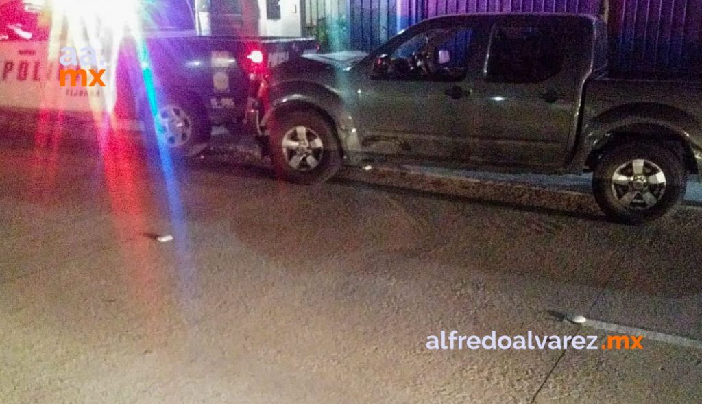 CHOCA POSTE Y DEJA SU PICK UP ABANDONADA