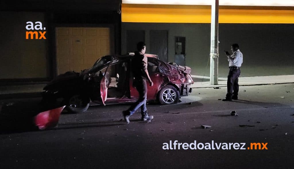 CHOCA AL CIRCULAR EN SENTIDO CONTRARIO; SU ACOMPAñANTE RESULTA HERIDA