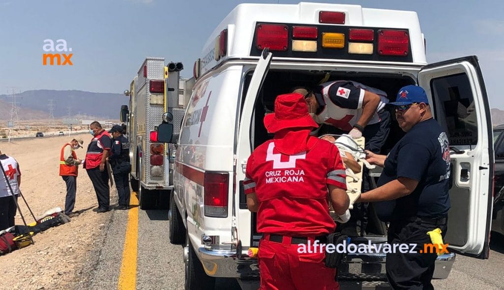 FALLECE AUTOMOVILISTA TRAS VOLCADURA; HAY 2 MENORES LESIONADOS