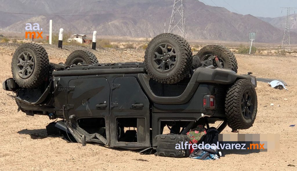 FALLECE AUTOMOVILISTA TRAS VOLCADURA; HAY 2 MENORES LESIONADOS